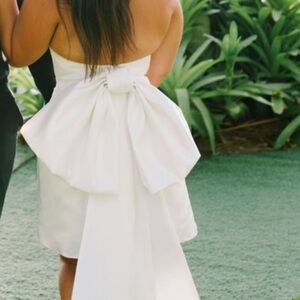 Elegant White Strapless Dress with Bow